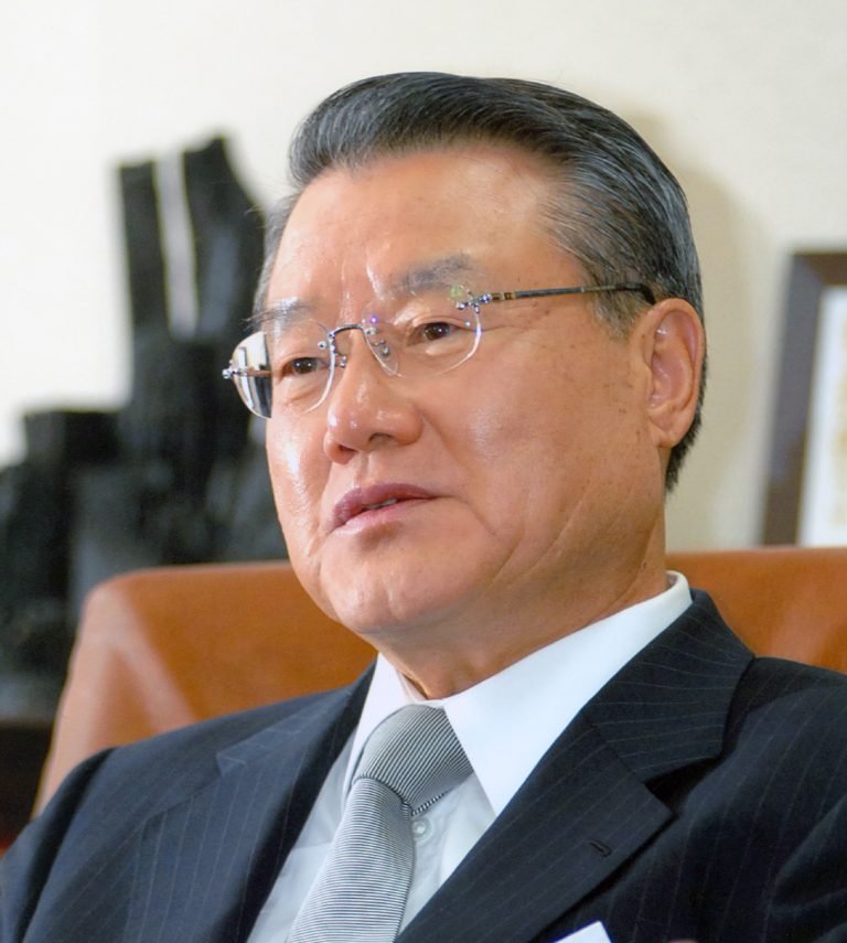 jong yil portrait 768x855